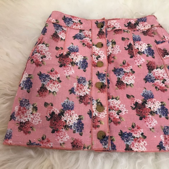 Dolce & Gabbana Linen Mini Skirt - Picture 5 of 6